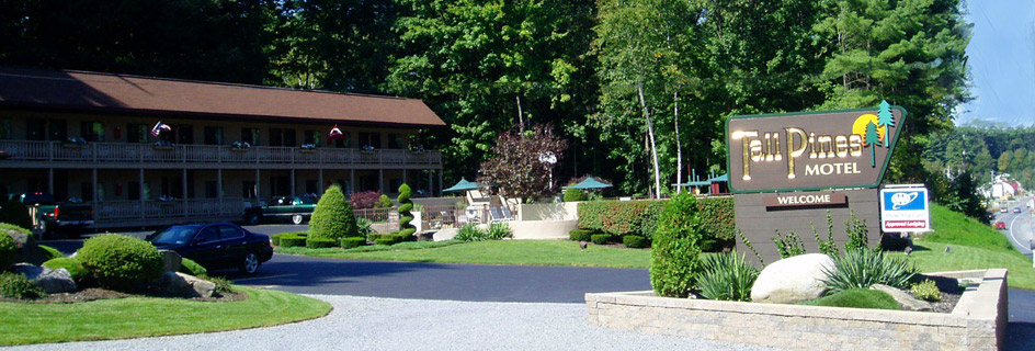 entrance to twin pines motel